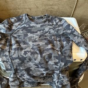 Lululemon sweatshirt. I’n good condition